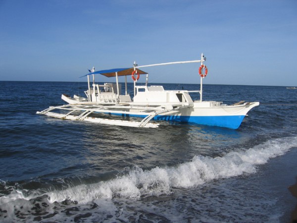 camiguin-action-geckos-dive-boat