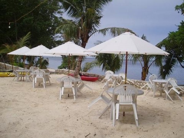 palau-peleliu-dolphin-bay-beach