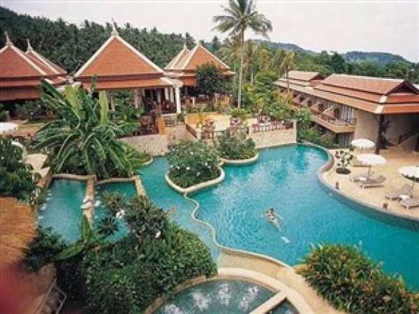 phuket-andaman-cannacia-resort-pool