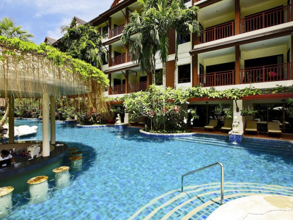 phuket-kata-palm-resort-gebaeude-mit-pool